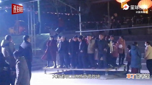 河南村民自建野外迪厅蹦迪现场画面曝光网友感慨中年人也能很欢乐的