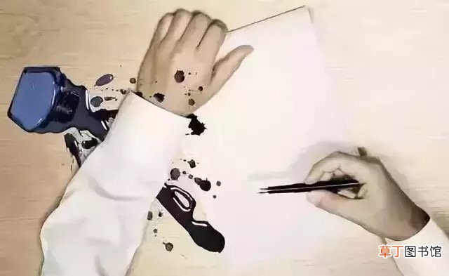 最简单省事一看就会 黑色笔芯弄衣服上怎么洗掉
