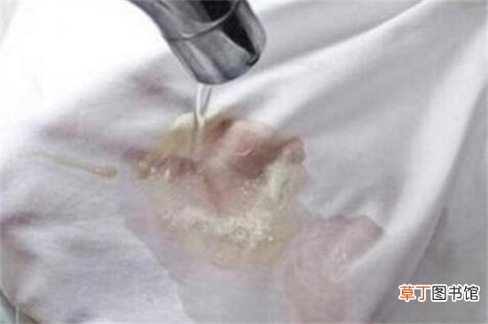 衣服上沾了蜡烛油用风油精有效吗？衣服上沾什么能用风油精