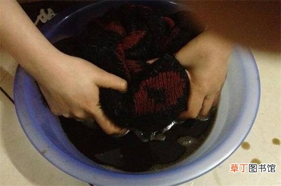 衣服退色了怎么办？衣服褪色用什么能让它变成新的
