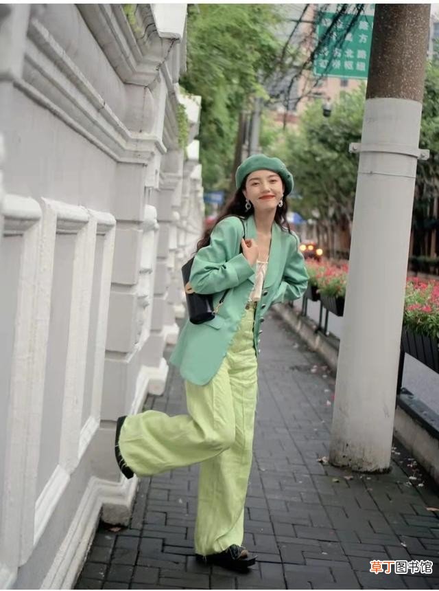 绿色裤子搭配大全 绿色裤子配什么颜色的上衣好看