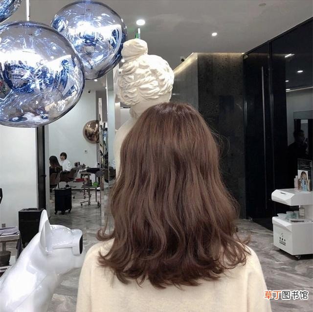 盘点那些不用漂的高级发色 深桃木色是什么颜色