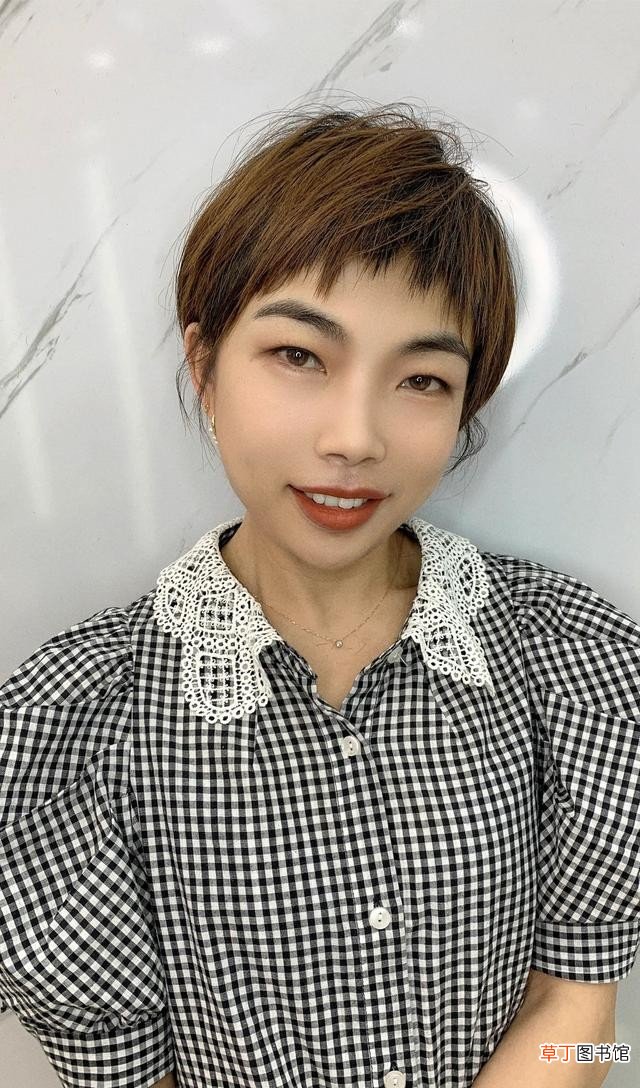 今年流行的马蹄裤才显瘦腿长还洋气 牛仔马裤搭配推荐