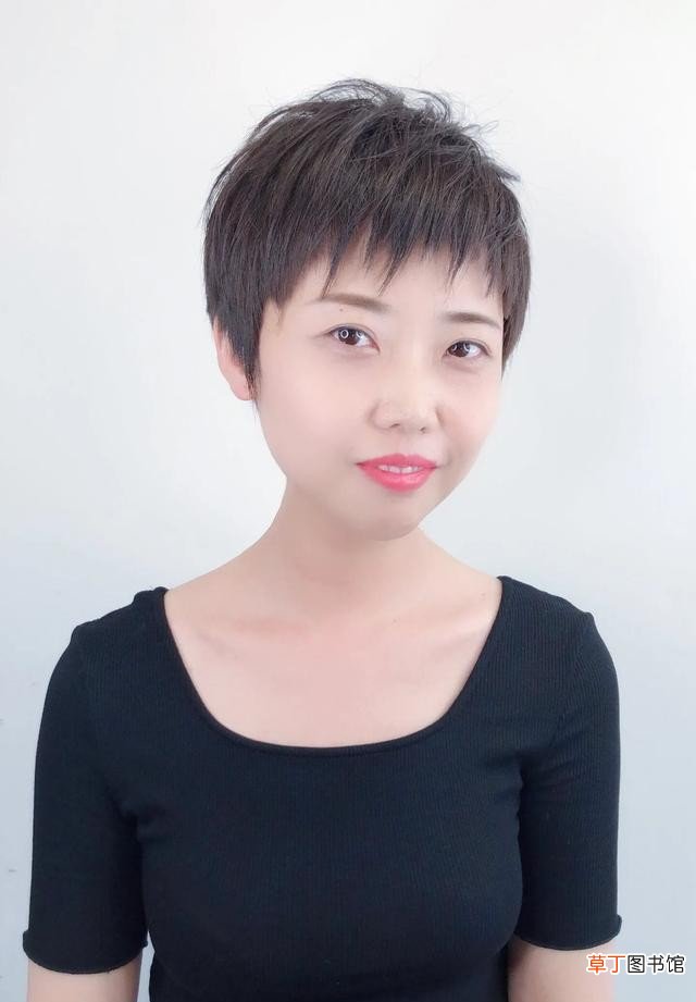 15款最火短发送给大家 短卷发发型图片