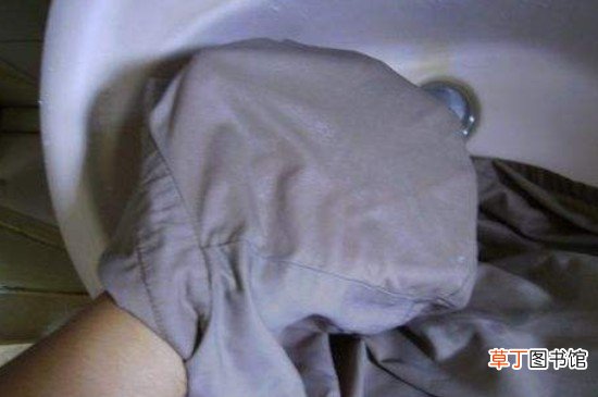 怎么快速去除衣服上油点