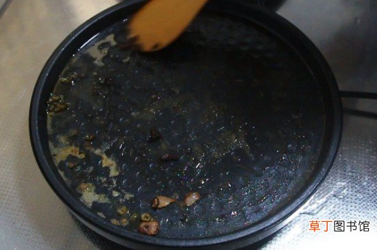 电饼铛油垢太厚了怎样去除