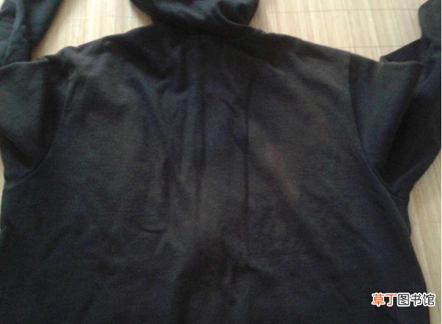 黑衣服领子发红怎么让变黑