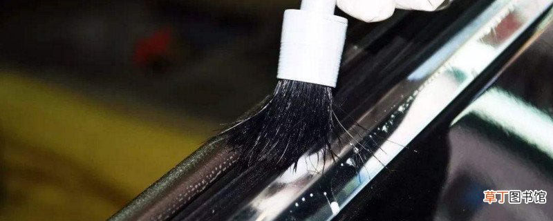 汽车窗户缝怎样洗