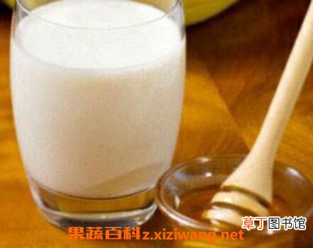 睡觉前喝蜂蜜牛奶好吗 喝蜂蜜牛奶好处和功效
