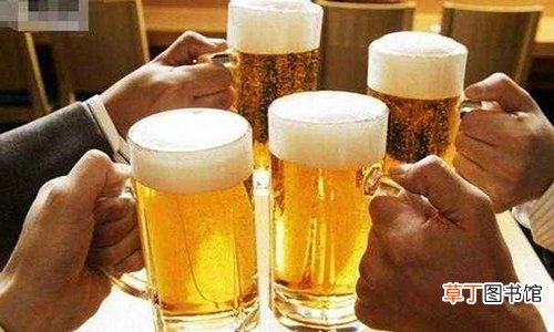 六类人绝不能喝啤酒 高血压患者喝啤酒使血压剧升