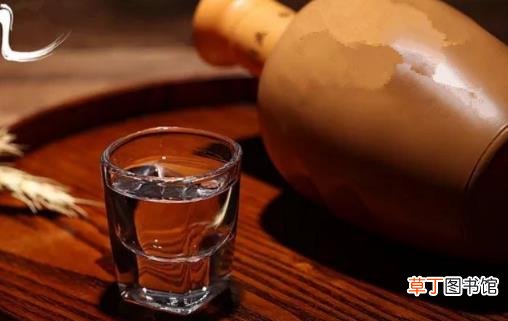 饮酒对身体真的没有一点帮助 借酒消愁伤心泪流