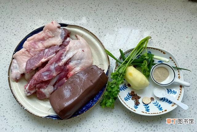 清炖羊肉汤的家常做法 清炖羊肉汤怎么做好喝没膻味