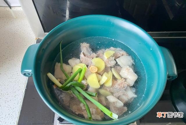 清炖羊肉汤的家常做法 清炖羊肉汤怎么做好喝没膻味