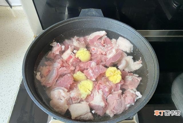 清炖羊肉汤的家常做法 清炖羊肉汤怎么做好喝没膻味
