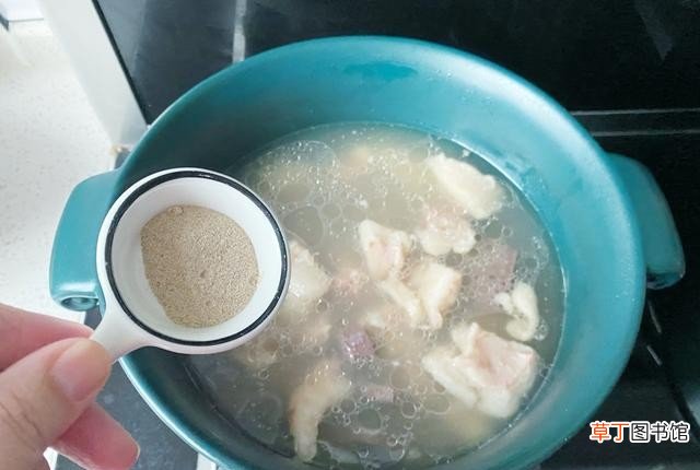 清炖羊肉汤的家常做法 清炖羊肉汤怎么做好喝没膻味