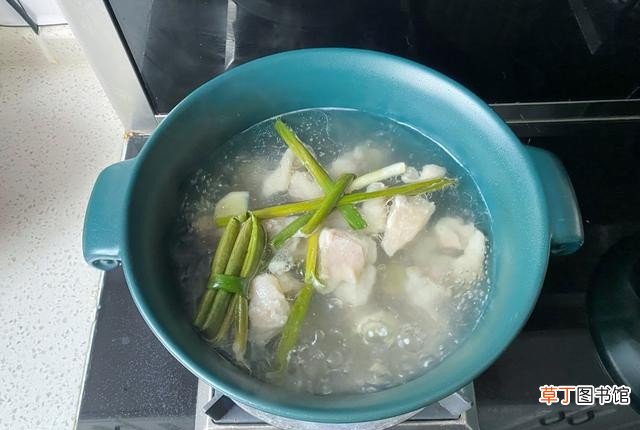 清炖羊肉汤的家常做法 清炖羊肉汤怎么做好喝没膻味