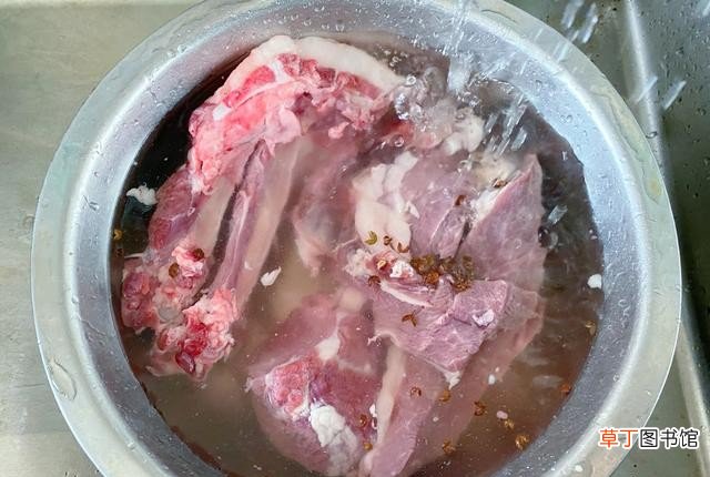 清炖羊肉汤的家常做法 清炖羊肉汤怎么做好喝没膻味