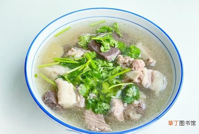 清炖羊肉汤的家常做法 清炖羊肉汤怎么做好喝没膻味