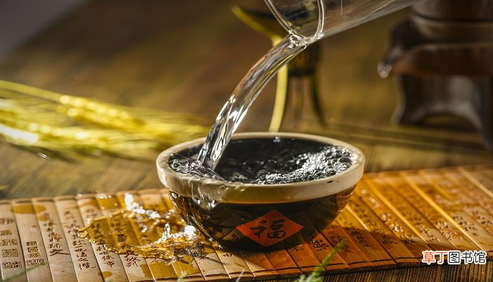 借酒消愁愁更愁抽刀断水水更流意思 借酒消愁愁更愁什么意思