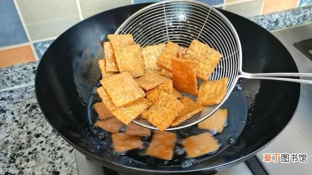 好吃又解馋的小米锅巴教程 自制小米锅巴的家常做法