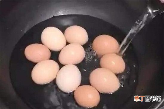 鸡蛋粘壳是新鲜还是不新鲜
