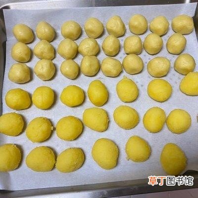 美味烹饪指南之咸蛋黄流心月饼教程 流心月饼的做法及配方
