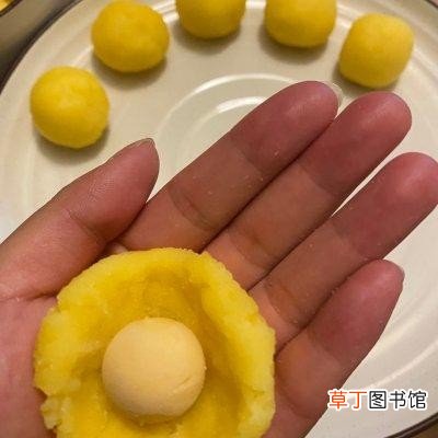 美味烹饪指南之咸蛋黄流心月饼教程 流心月饼的做法及配方