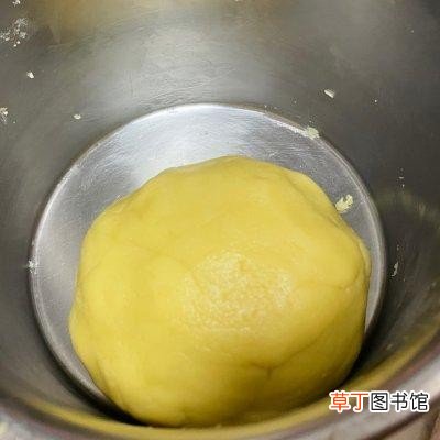 美味烹饪指南之咸蛋黄流心月饼教程 流心月饼的做法及配方