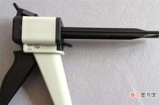 胶枪用完了怎么更换