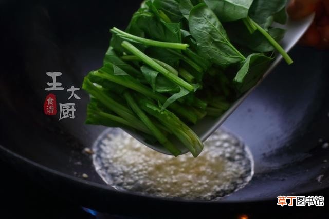 菠菜炒豆腐的制作方法 菠菜豆腐的做法步骤分享