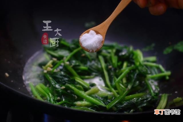 菠菜炒豆腐的制作方法 菠菜豆腐的做法步骤分享