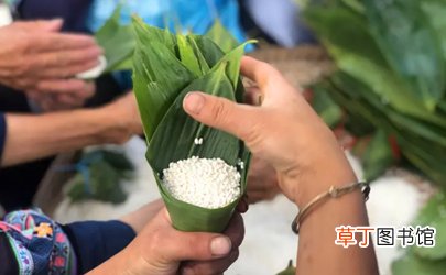 粽叶用哪面放糯米