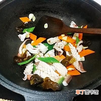 好吃的爆炸的家常炒鱿鱼做法 怎样炒鱿鱼才好吃