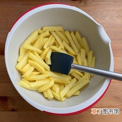 自制安心薯条空气炸锅版 空气炸锅炸薯条的做法介绍