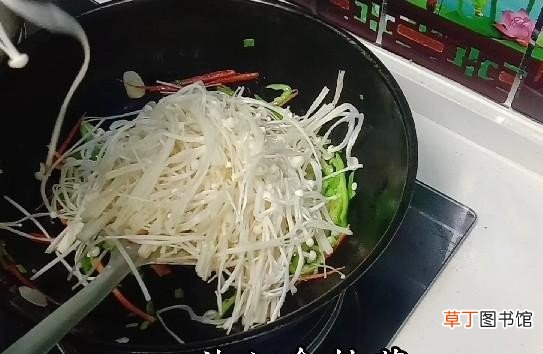 清炒金针菇的家常做法 家常菜炒金针菇的简单步骤
