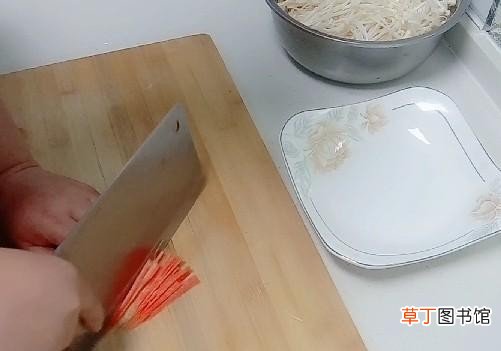 清炒金针菇的家常做法 家常菜炒金针菇的简单步骤