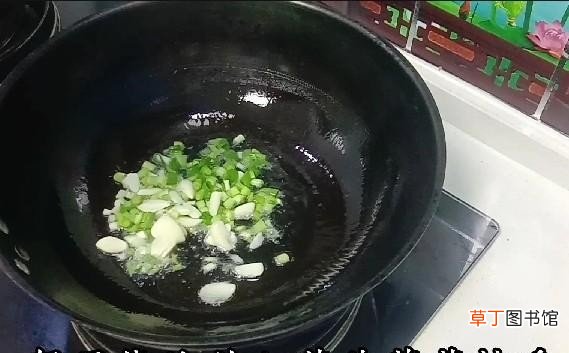 清炒金针菇的家常做法 家常菜炒金针菇的简单步骤