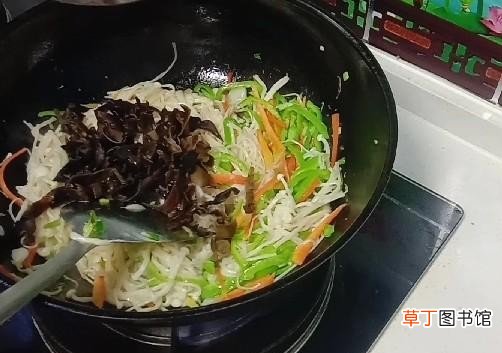 清炒金针菇的家常做法 家常菜炒金针菇的简单步骤