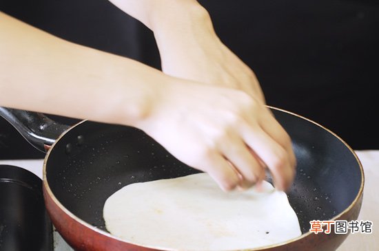 鸡蛋灌饼的做法
