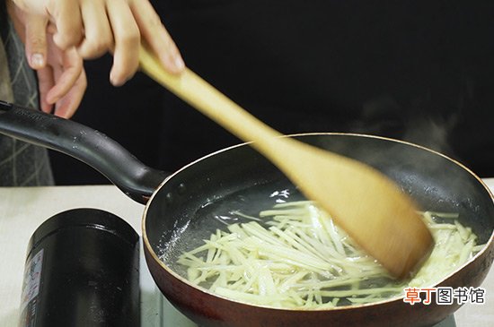 青椒土豆丝的做法