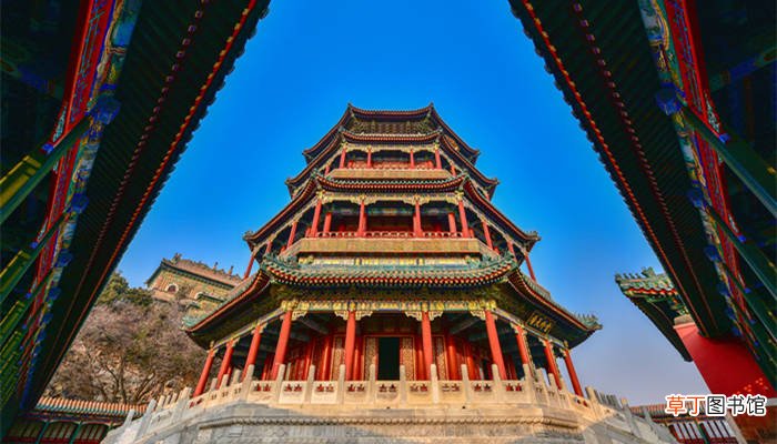 颐和园是按照什么顺序来写的 颐和园表达了作者什么感情