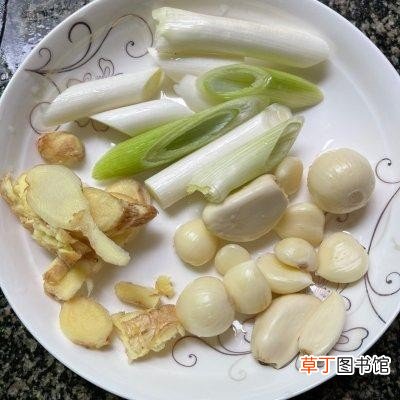 爆炒鱼片的家常做法窍门(爆炒黑鱼片的正确做法分享）