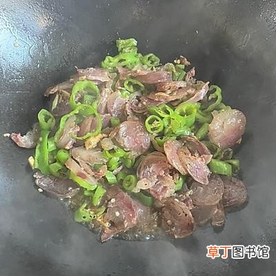 炒香肠怎么做好吃又简单 香肠做法大全家常炒菜