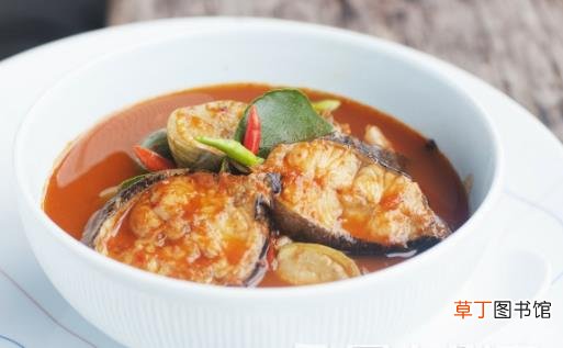 夏季吃茄子清热解暑平稳血压 但大量生吃茄子易中毒