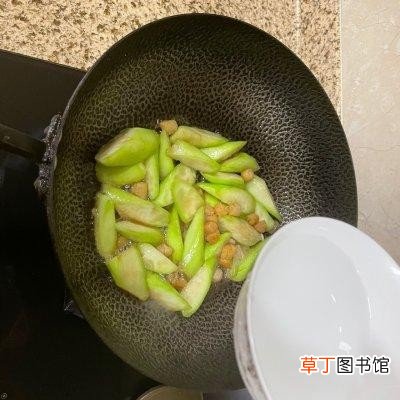 干贝炒丝瓜做法步骤 干贝的家常做法炒菜