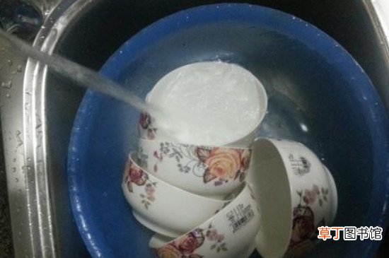 新买的碗上的标签怎么去除