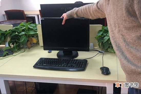 电脑屏幕显示无信号