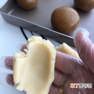 月饼皮最简单做法配方窍门（中秋手工月饼教程分享)