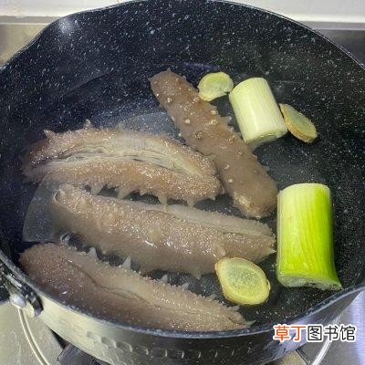 家常版葱烧海参简单易学好上手 如何做葱烧海参