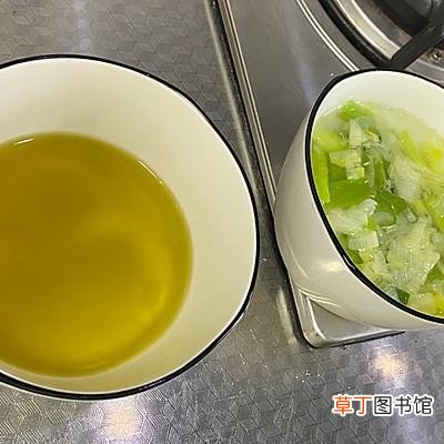 家常版葱烧海参简单易学好上手 如何做葱烧海参